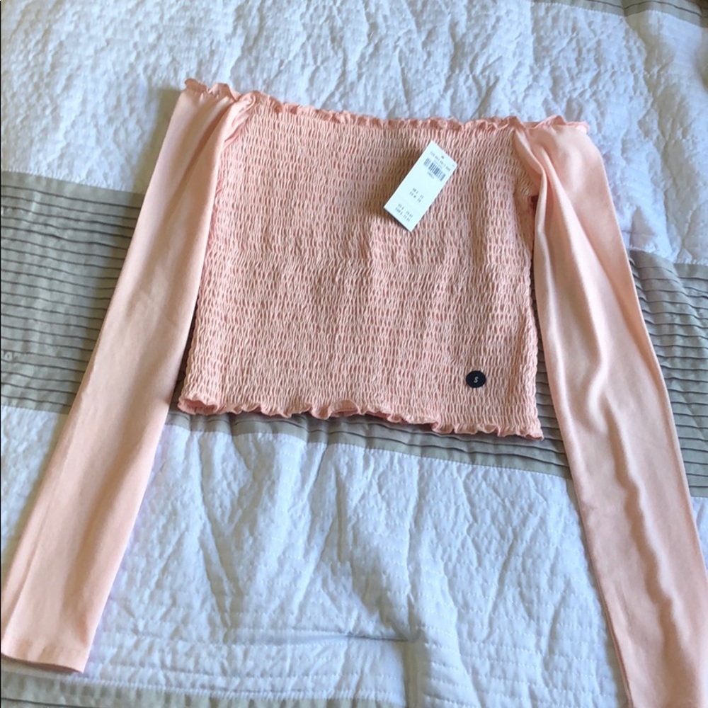 Off the shoulder Hollister top. Blush color